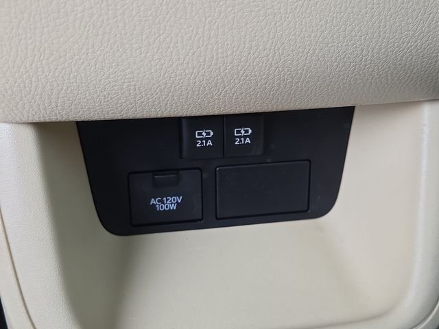 Used 2019 Blizzard Pearl Toyota XLE image 13