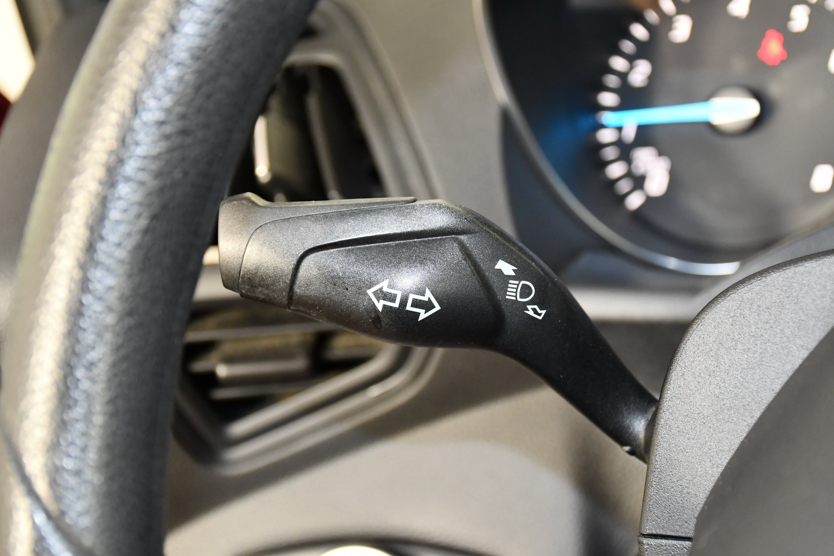Used 2015 Ruby Red Metallic Ford SE image 23