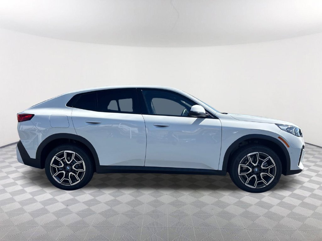 New 2026 Alpine White BMW xDrive28i image 3