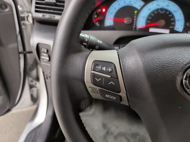 Used 2009 Silver Toyota SE image 16