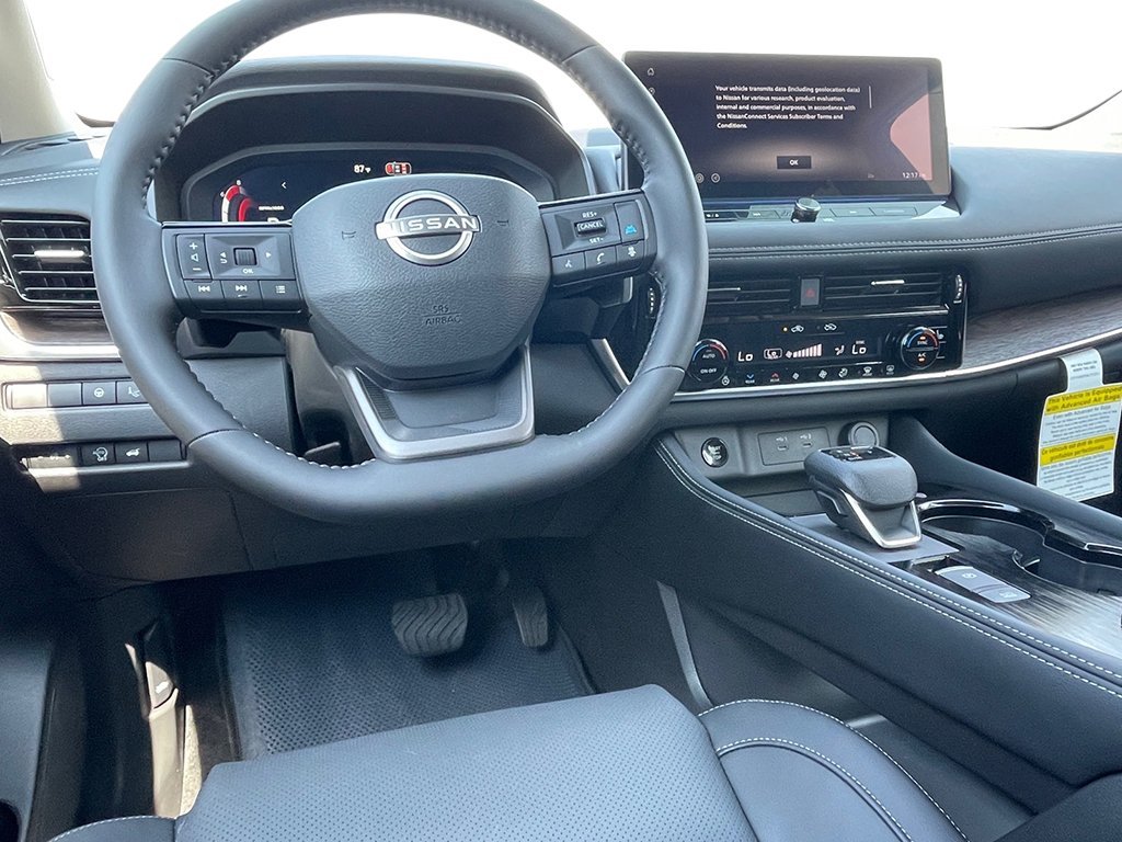 New 2026 Champagne Silver Metallic / Super Black Two-tone Nissan Platinum image 12