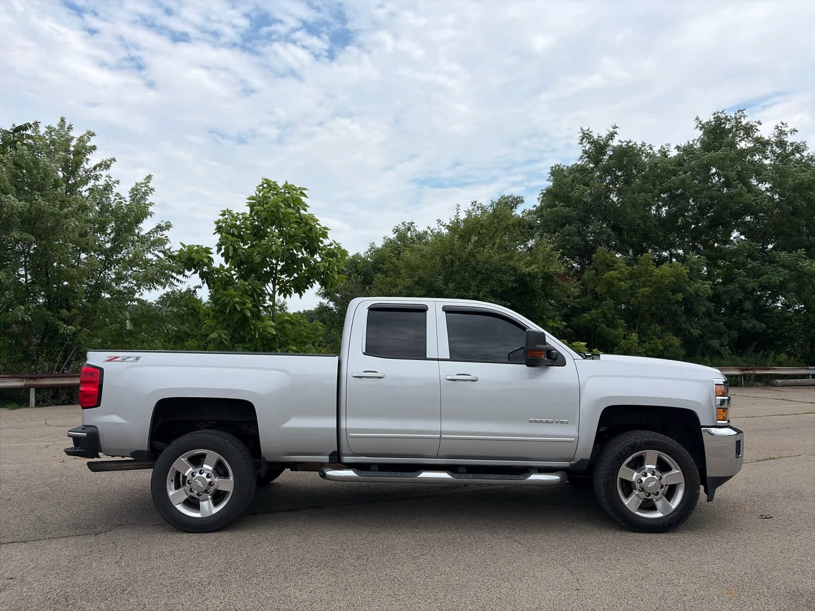 Used 2016 SILVER ICE METALLIC Chevrolet LT image 3