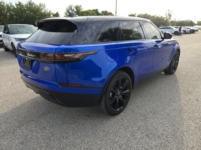 Used 2021 Blue Metallic Land Rover R-Dynamic S image 5