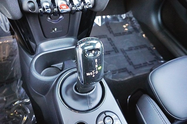 Used 2023  MINI Base image 29