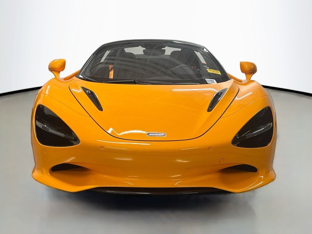Used 2025  McLaren  image 6