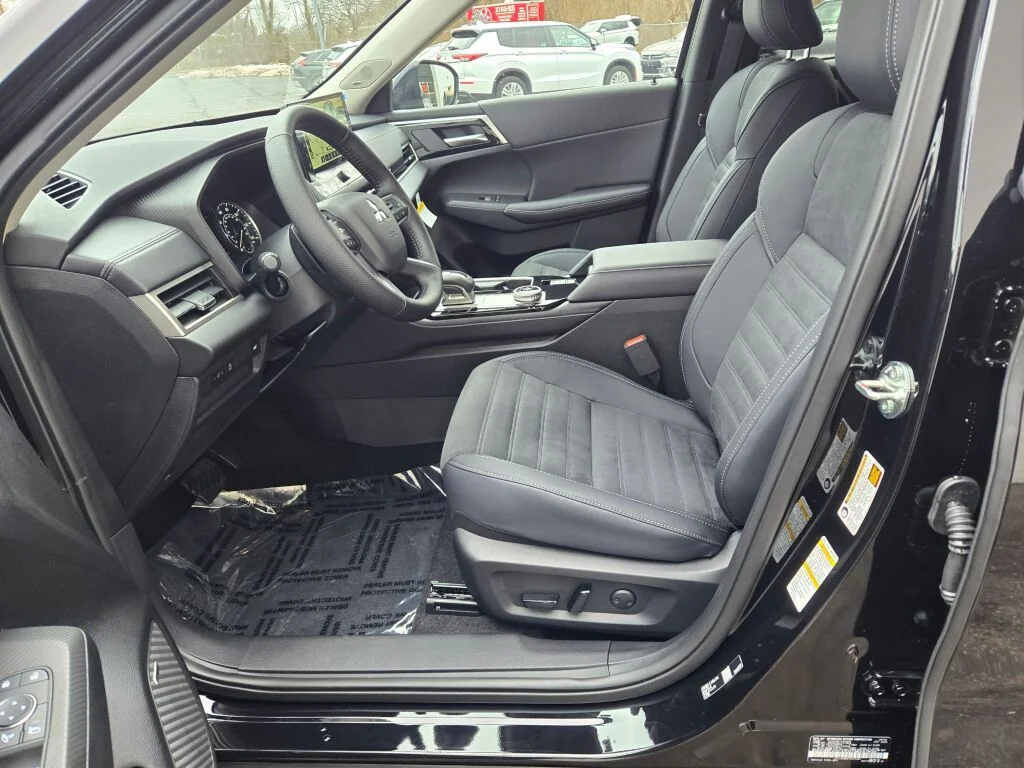New 2026 Black Mitsubishi SE image 14