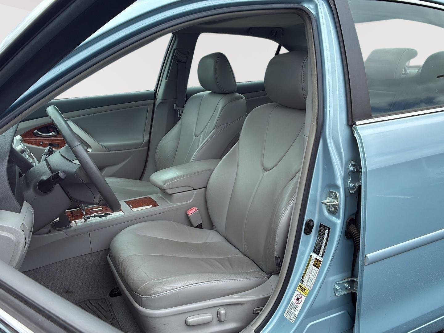 Used 2009 Sky Blue Pearl Toyota XLE image 3