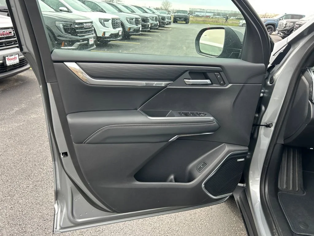 New 2026 Sterling Metallic GMC Elevation image 17