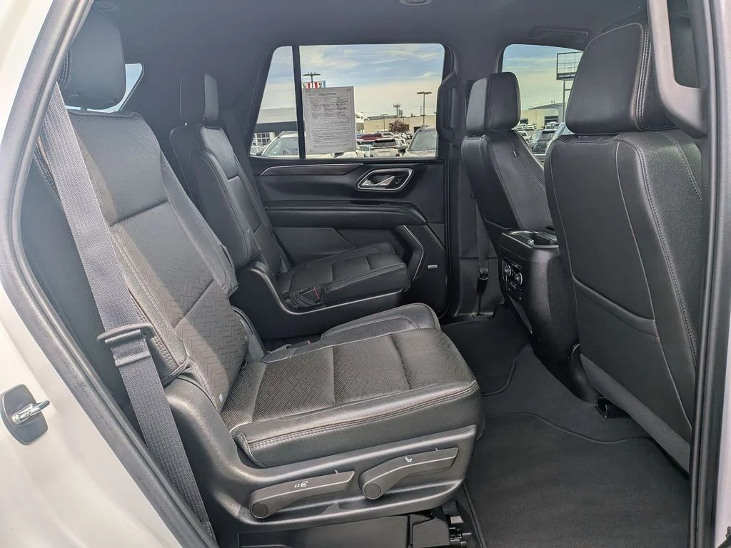 Used 2023 Iridescent Pearl Tricoat Chevrolet High Country image 22
