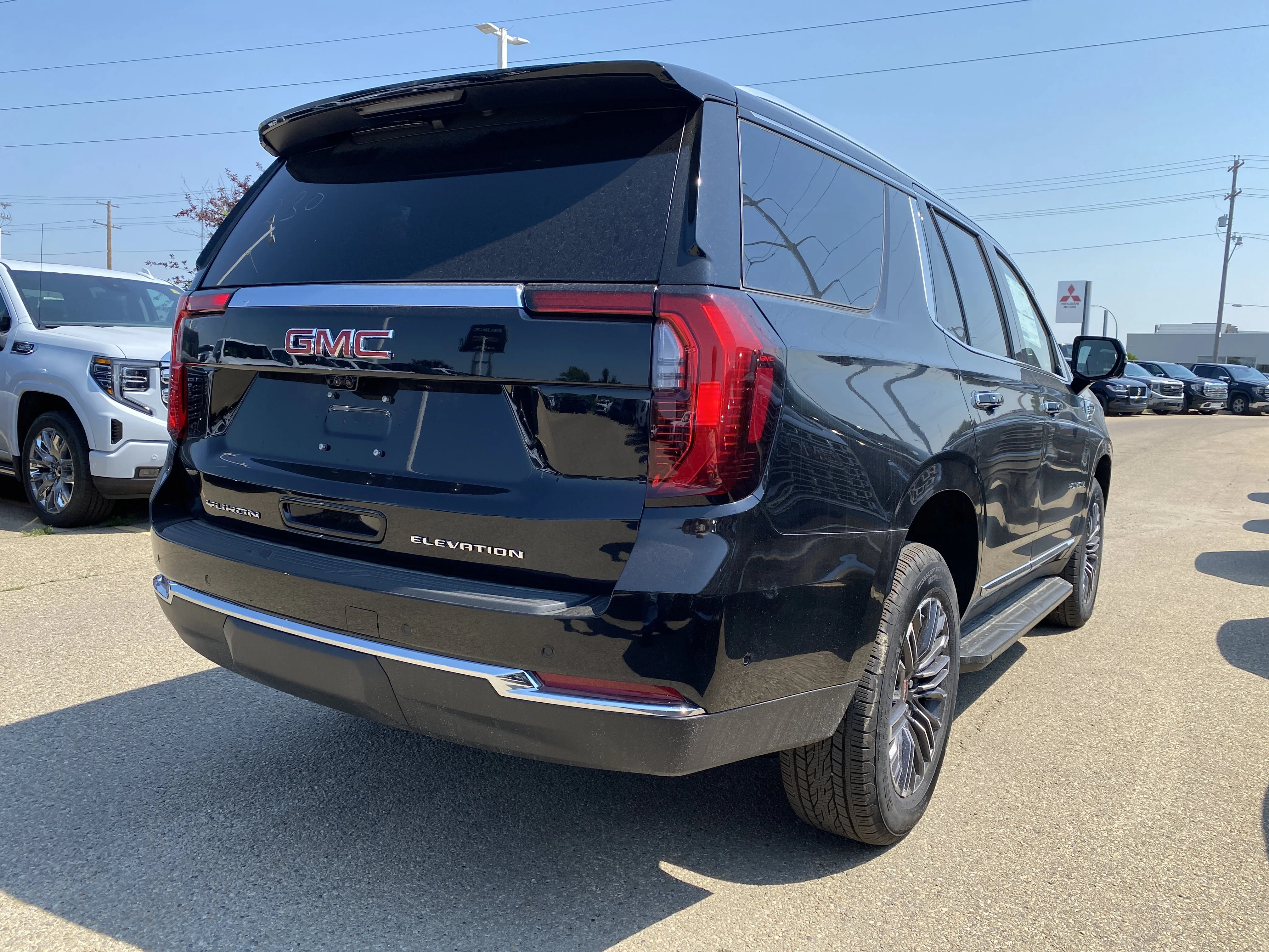 New 2026 ONYX BLACK GMC Elevation image 7