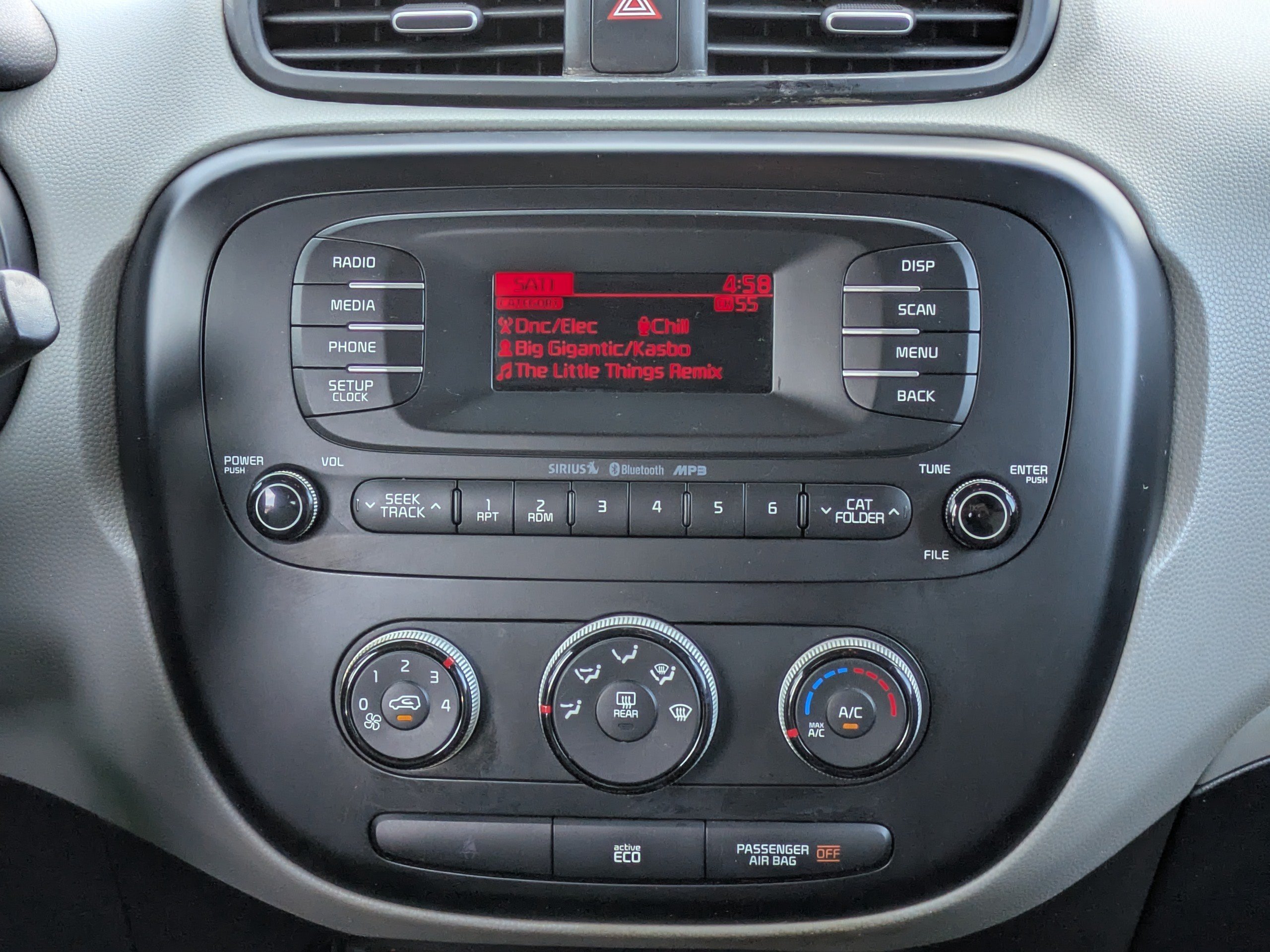 Used 2016 Clear White Kia BASE image 16