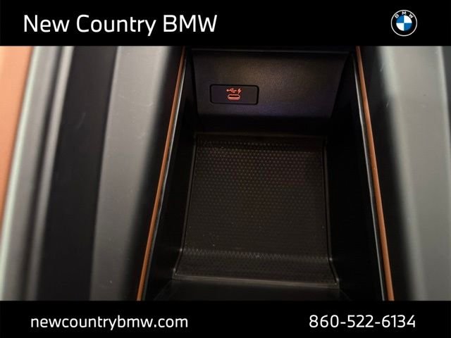 Used 2023 Green BMW xDrive40i image 25
