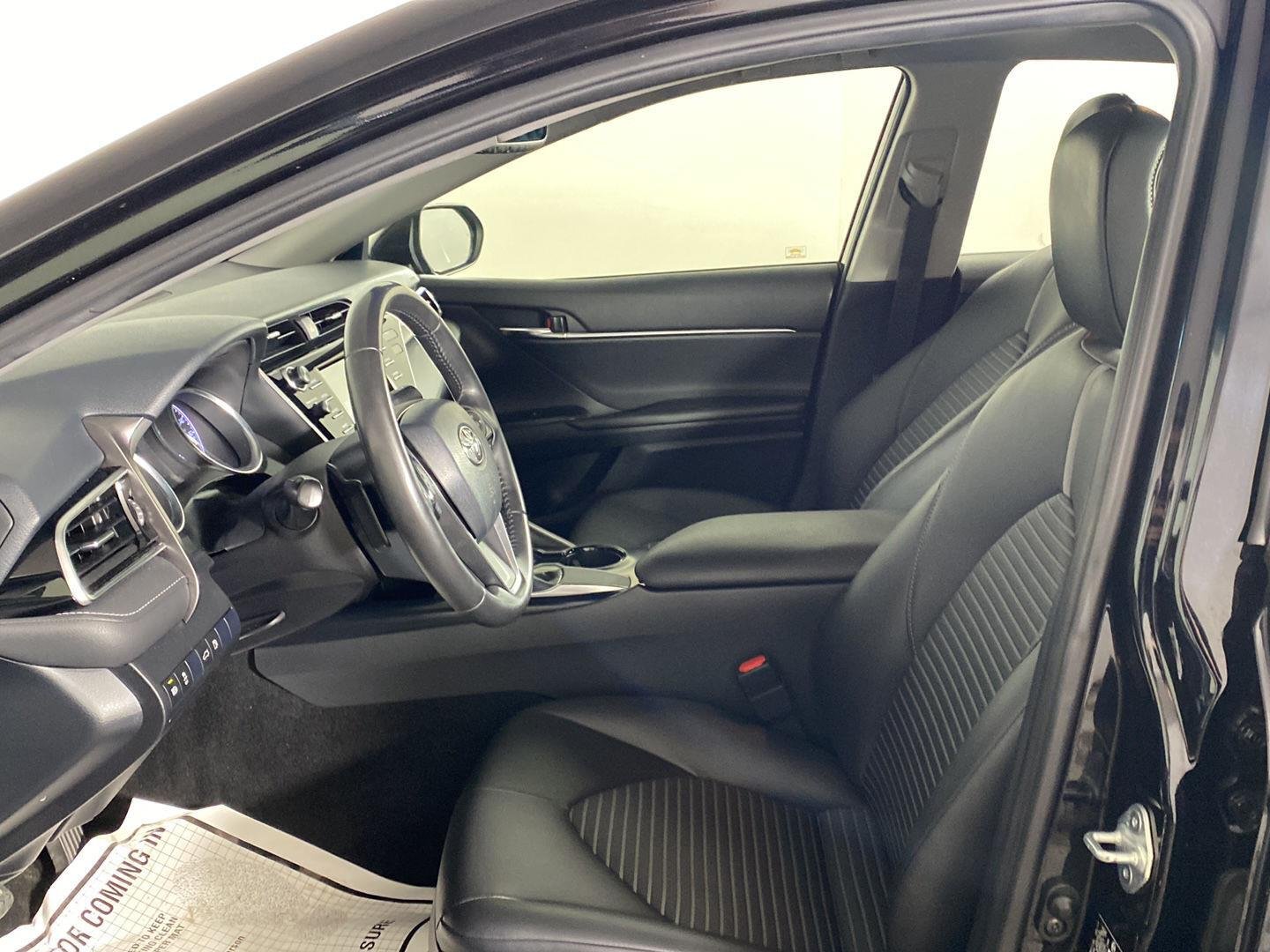Used 2018 Midnight Black Metallic Toyota SE image 23
