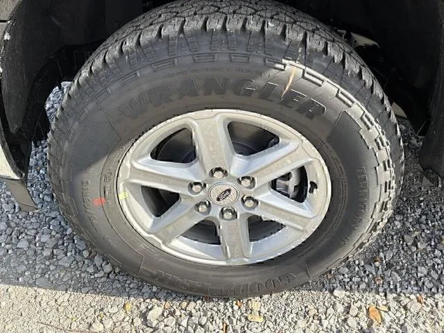 New 2026 Agate Black Metallic Ford XLT image 31