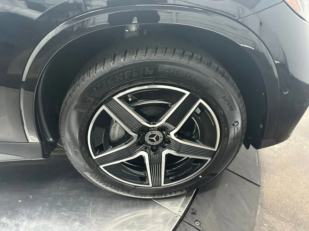 New 2026 Black Mercedes-Benz GLC 300 image 9