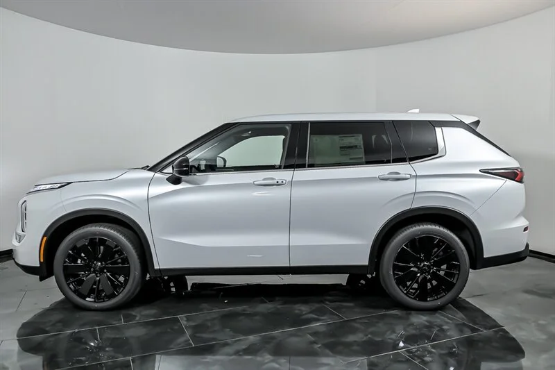 New 2026 White Diamond Mitsubishi LE image 6