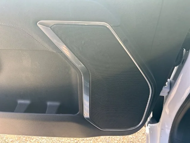 Used 2025 White Chevrolet LT image 28
