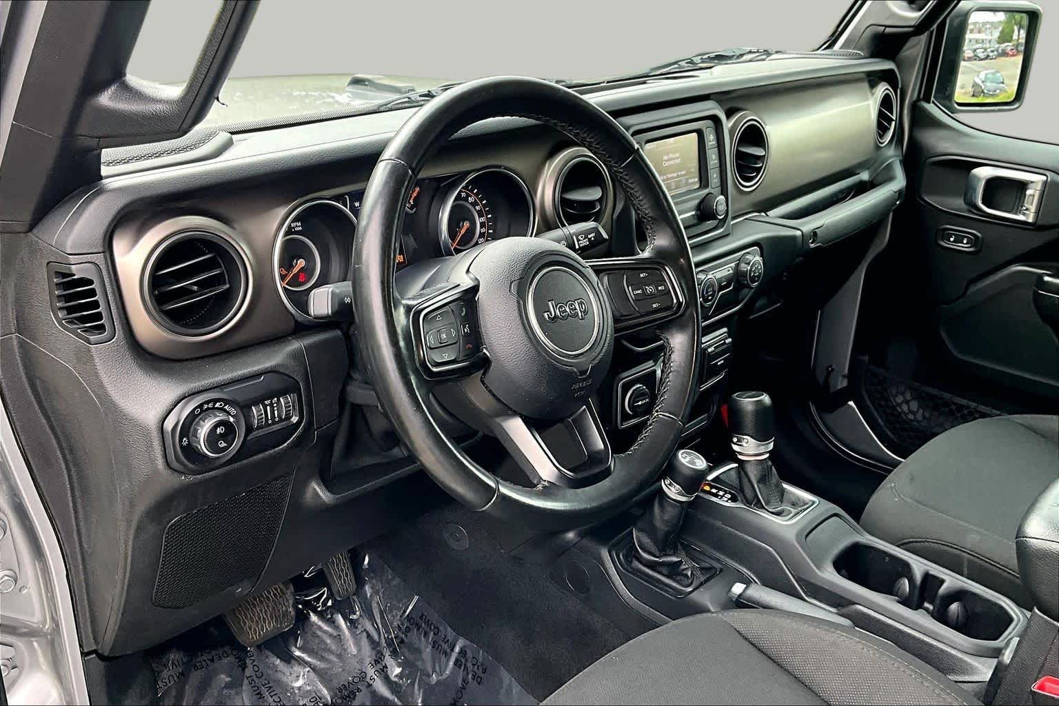 Used 2020 Billet Silver Metallic Clearcoat Jeep Sport S image 18