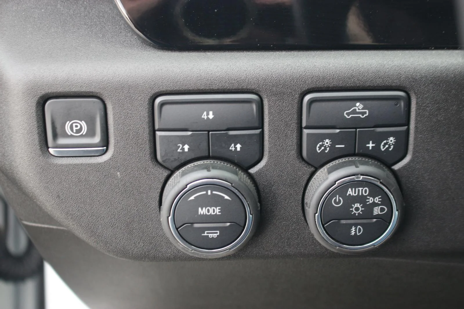 Used 2025 Summit White Chevrolet LT image 34