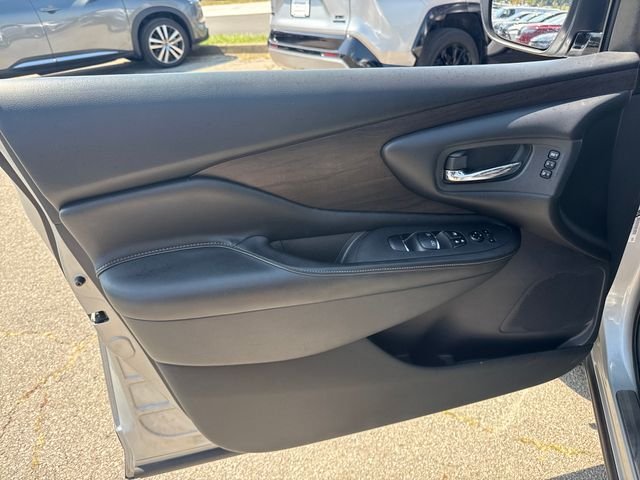 Used 2019 Silver Nissan Platinum image 12