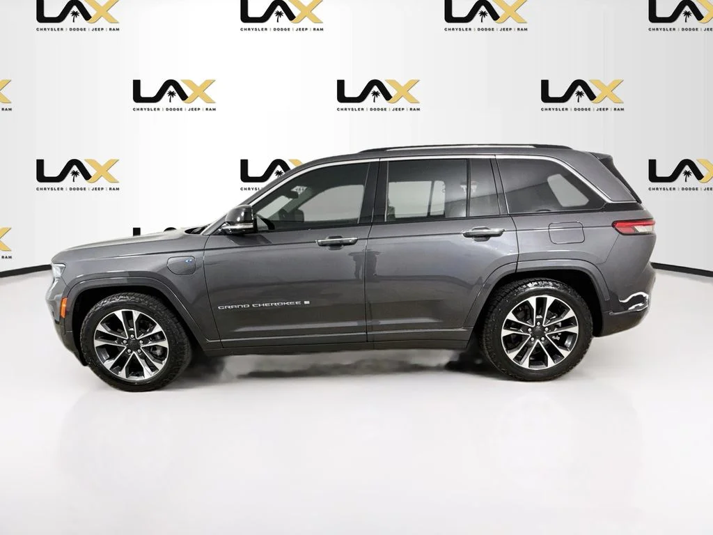Used 2022 Gray Jeep Overland 4xe image 4