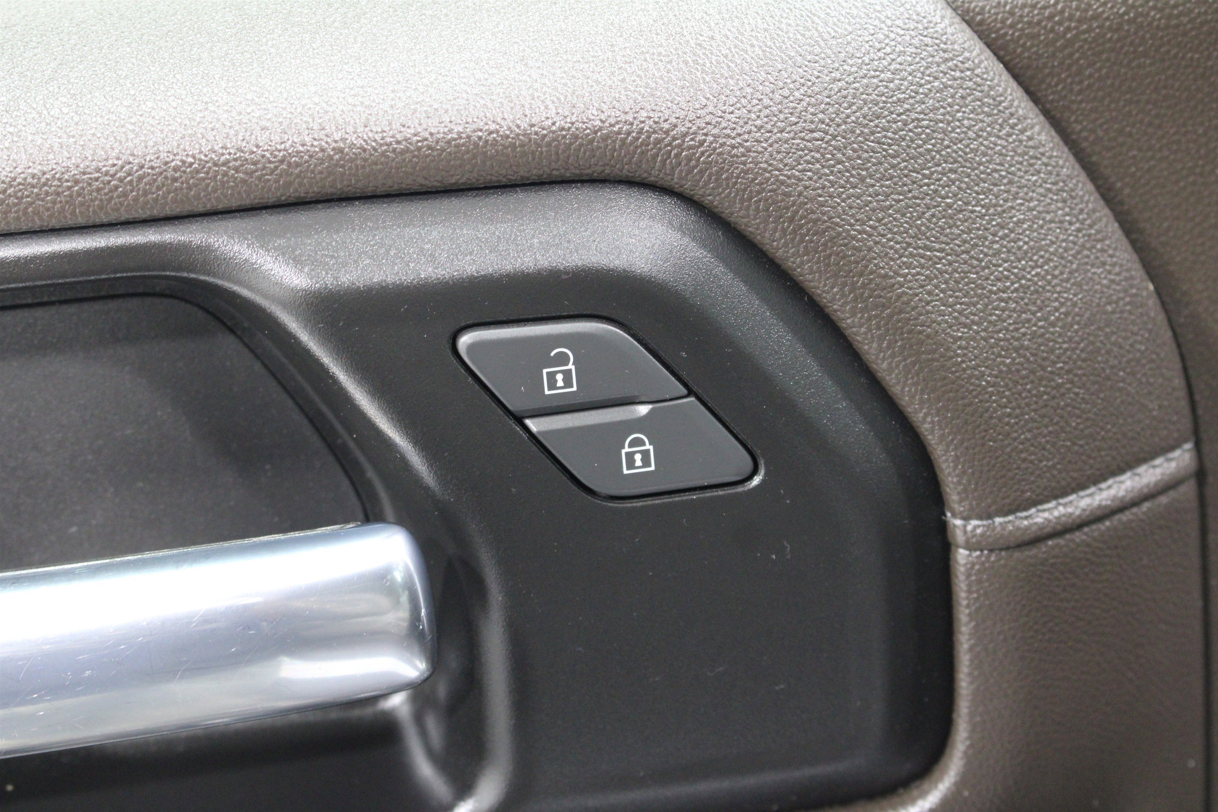 Used 2020 Summit White Chevrolet LT image 8
