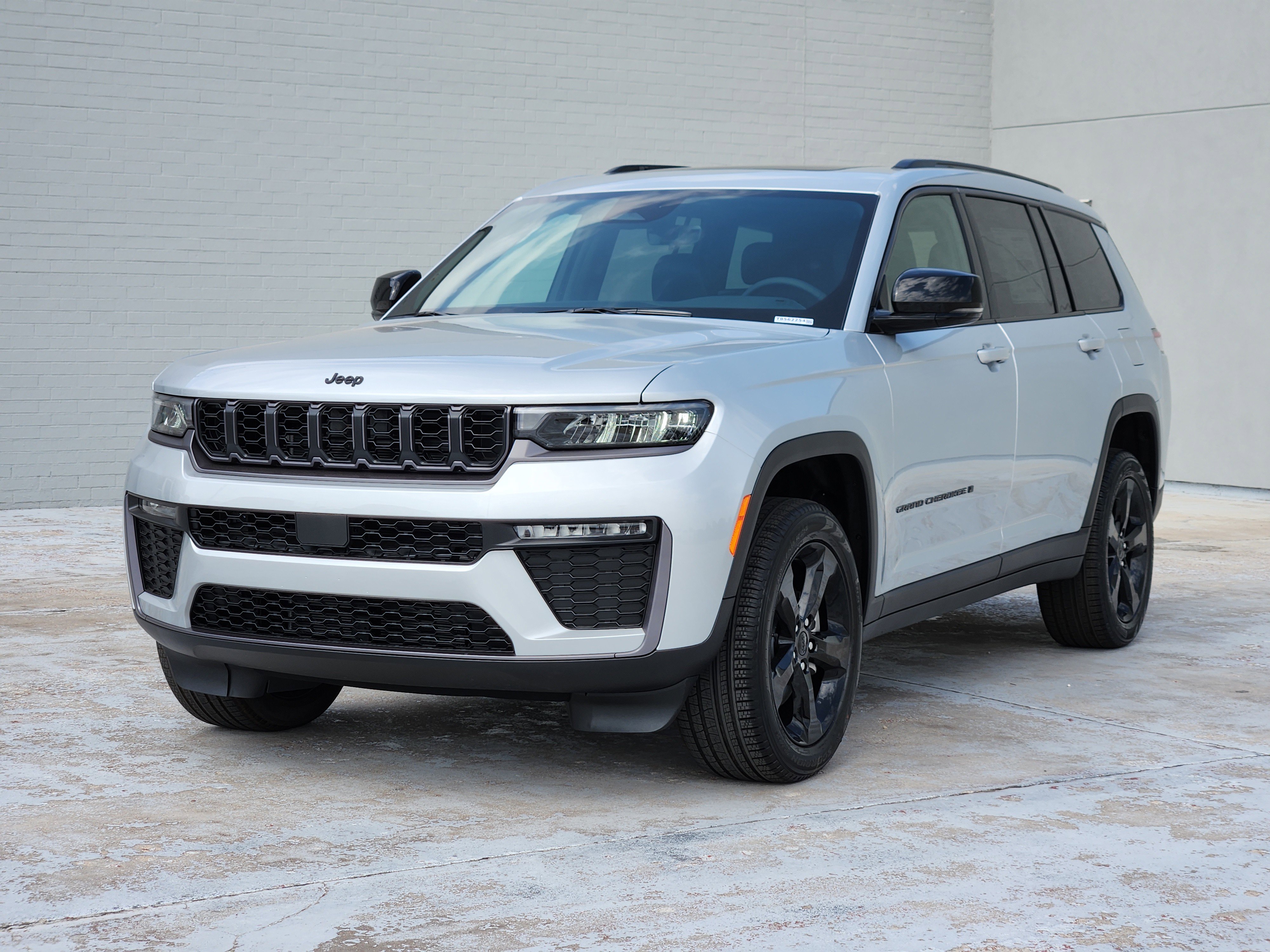 New 2026 Silver Zynith Exterior Paint Jeep Limited image 2