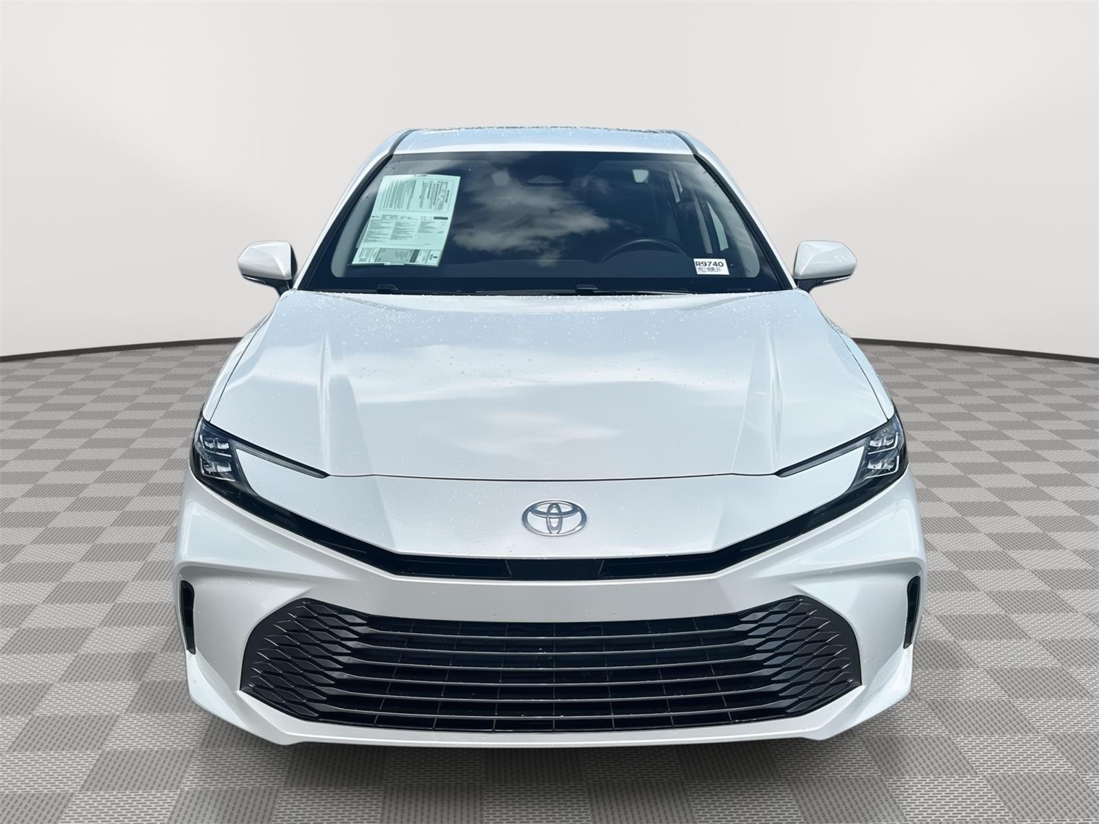 Used 2025 Wind Chill Pearl Toyota XLE image 2