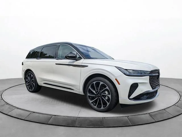 2025 Lincoln Nautilus Black Label AWD's photo
