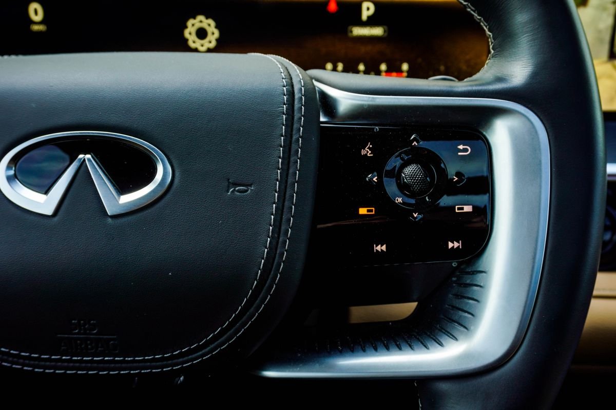 Used 2025 Black INFINITI SENSORY image 27