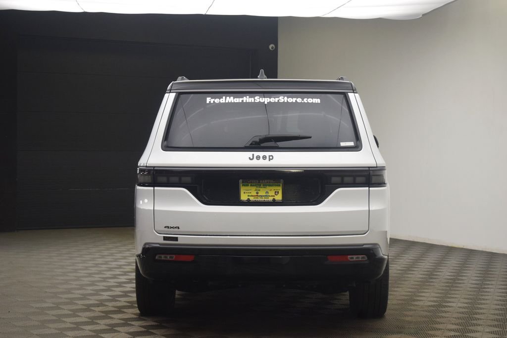 New 2026 Bright White Clear-Coat Exterior Paint Jeep Summit Reserve image 13