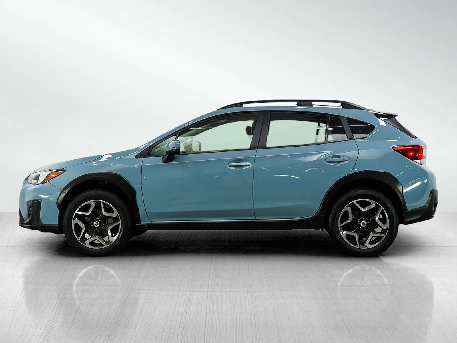 Used 2018 Subaru Crosstrek Limited with VIN JF2GTAMC2J8303205 for sale in Burnsville, Minnesota