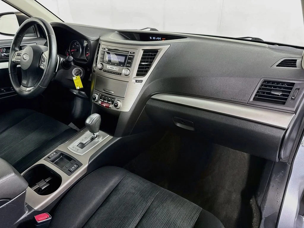 Used 2013 Silver Subaru 2.5i image 32