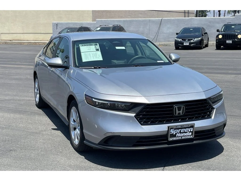 Used 2024 Solar Silver Metallic Honda LX image 8