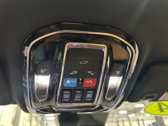 Used 2024 White Jeep Summit image 37