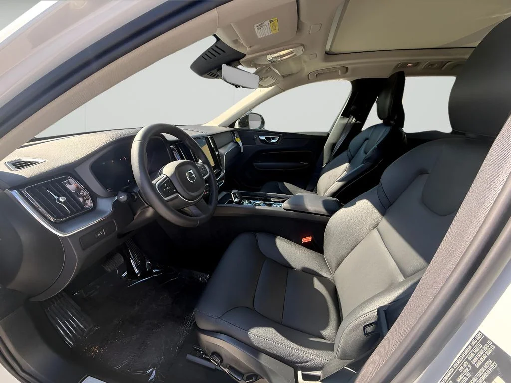 2025 Volvo XC60 Core - Photo 9