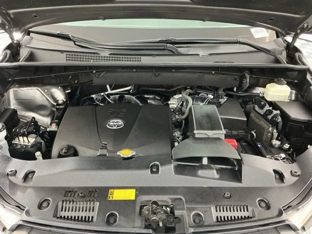 Used 2017 Gray Toyota LE Plus image 30