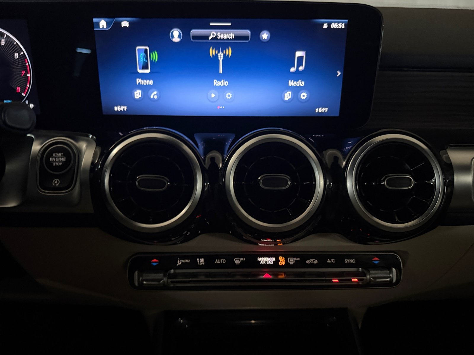 Used 2026 Polar White Mercedes-Benz GLB 250 image 21