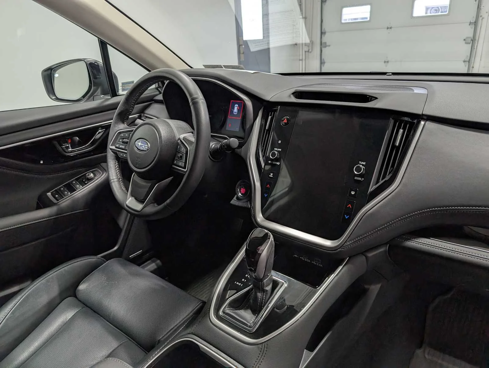Used 2025 Crystal White Pearl Subaru Limited image 42