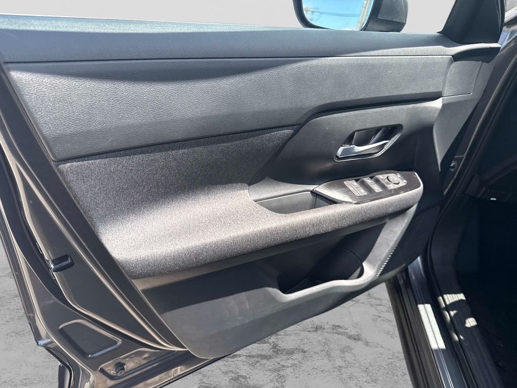 Used 2025 Gray Nissan SV image 17