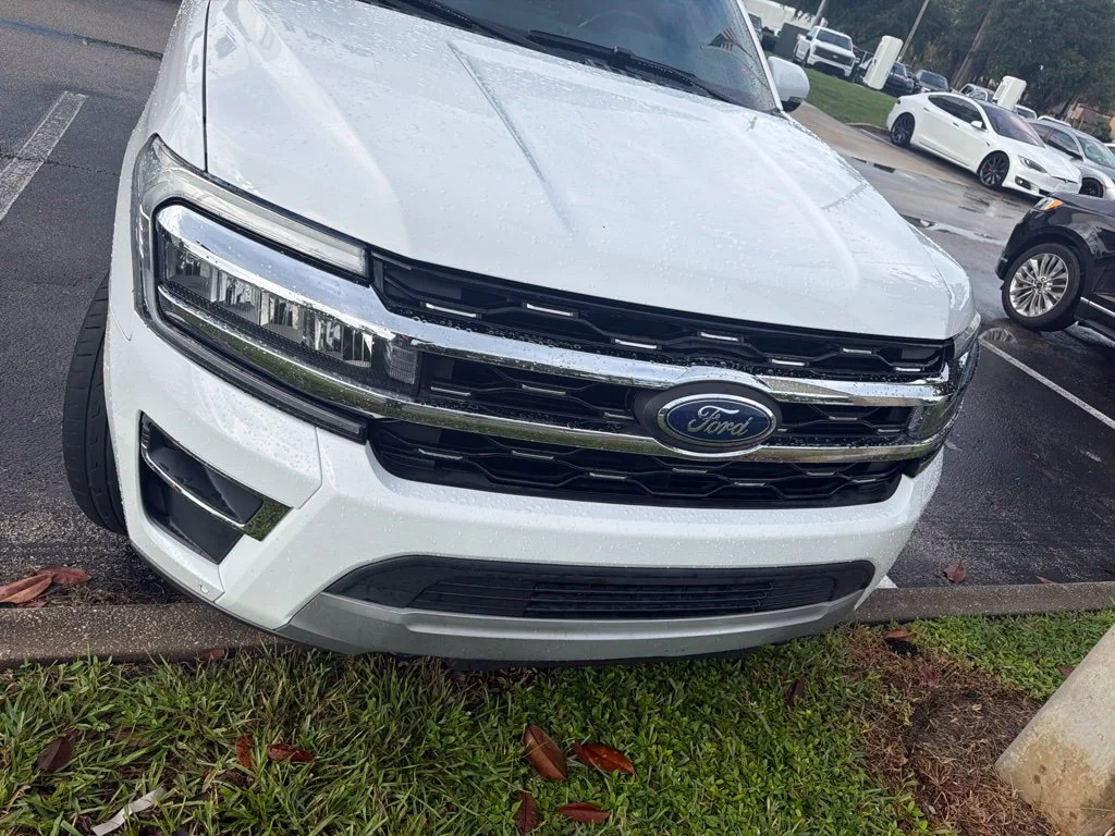 Used 2022 White Ford Limited image 5