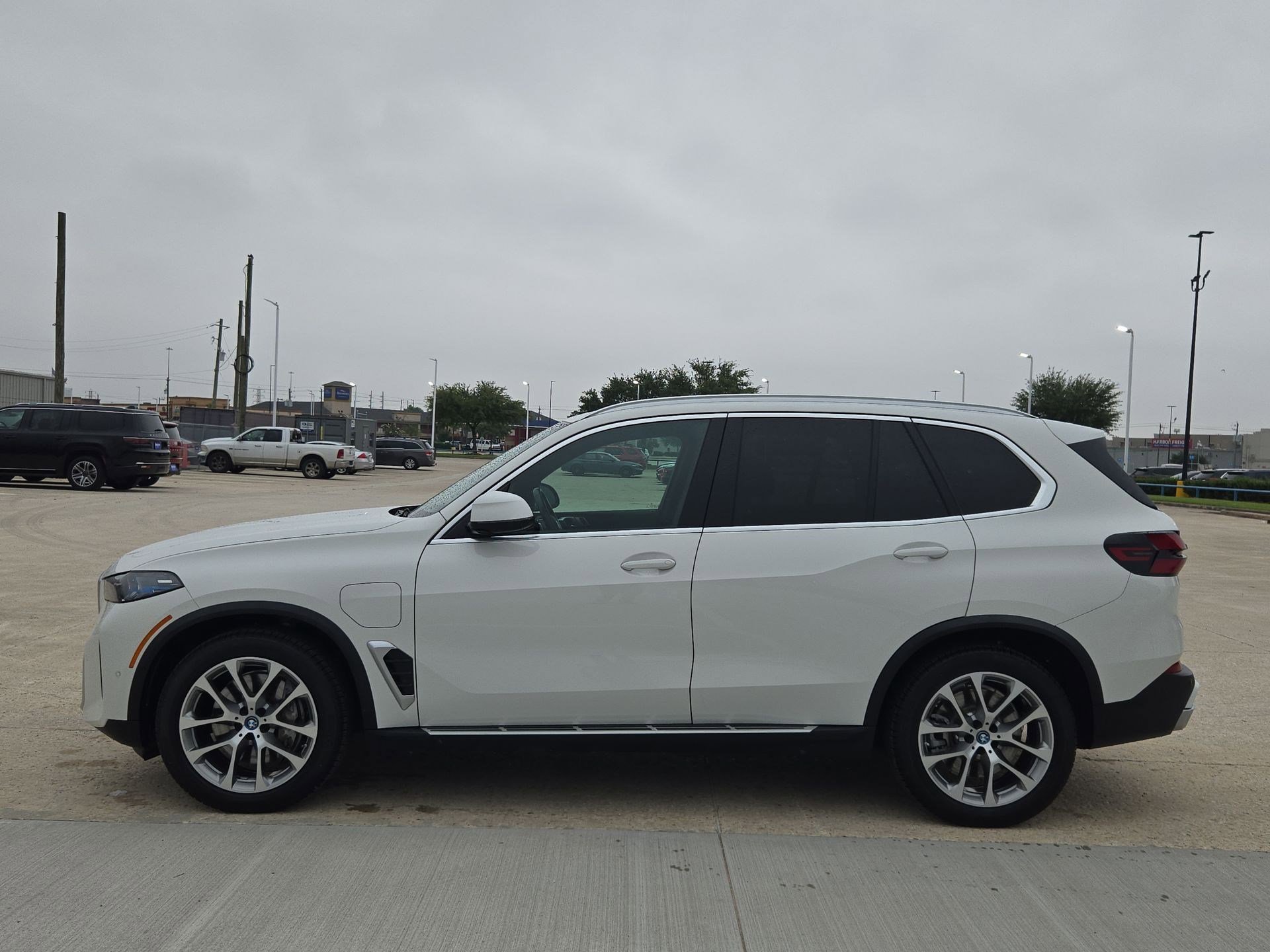 Used 2025 Alpine White BMW xDrive50e image 6