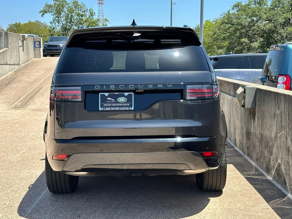 Used 2025  Land Rover Dynamic SE image 7