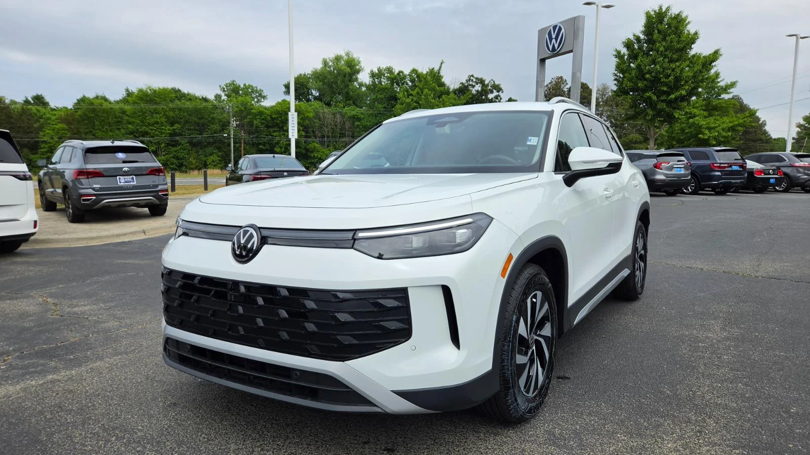 New 2026 pure white Volkswagen S image 9