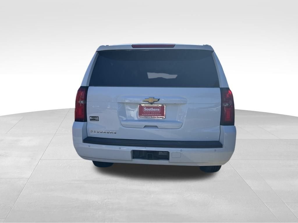 2018 Chevrolet Suburban LT photo 4