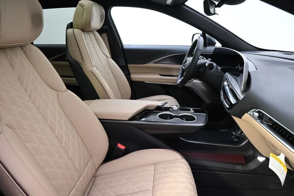 2025 Cadillac LYRIQ Luxury 3 - Photo 16