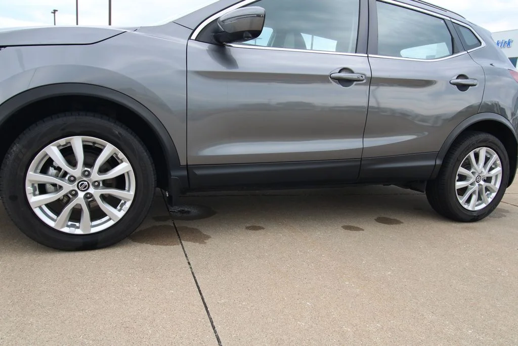Used 2022 Gun Metallic Nissan SV image 6