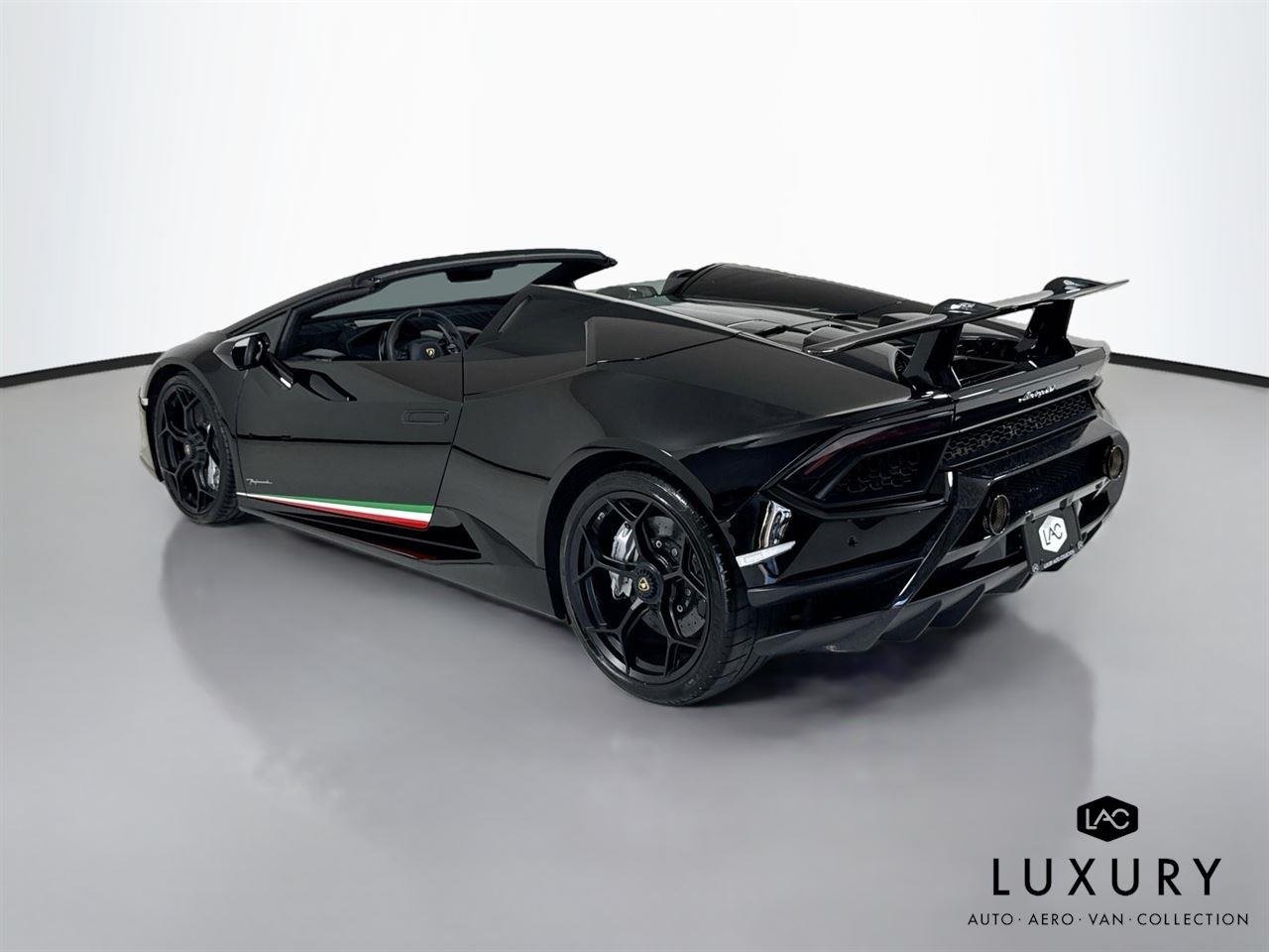 Used 2018 Nero Noctis Lamborghini Performante Spyder | Carbon Buckets | Branding Pkg image 8
