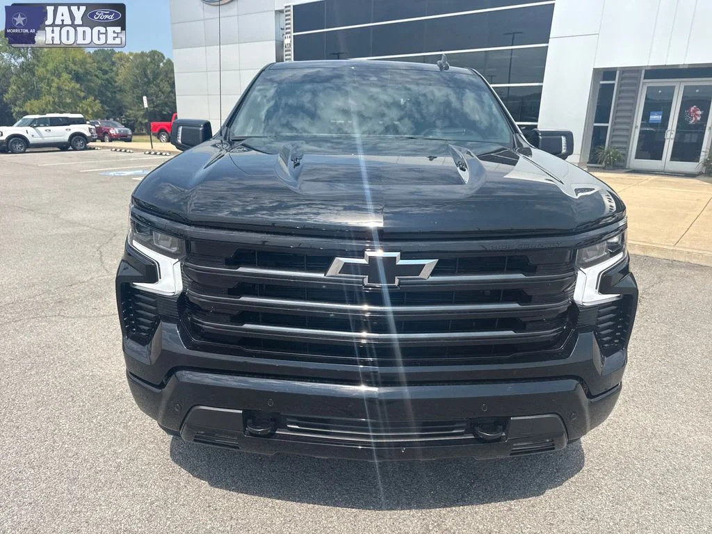 Used 2025 Black Chevrolet High Country image 11