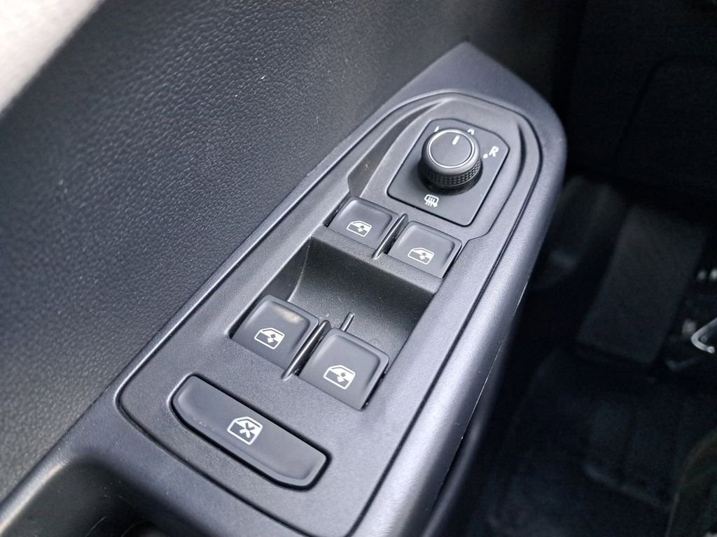 2025 Volkswagen Taos SEL - Photo 32